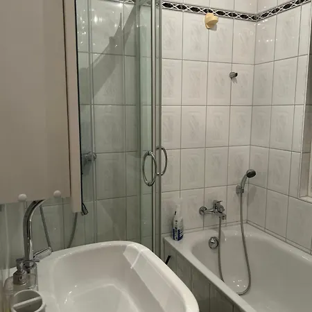 Work, Rest, &comfort- 3 Bedroom Vellmar